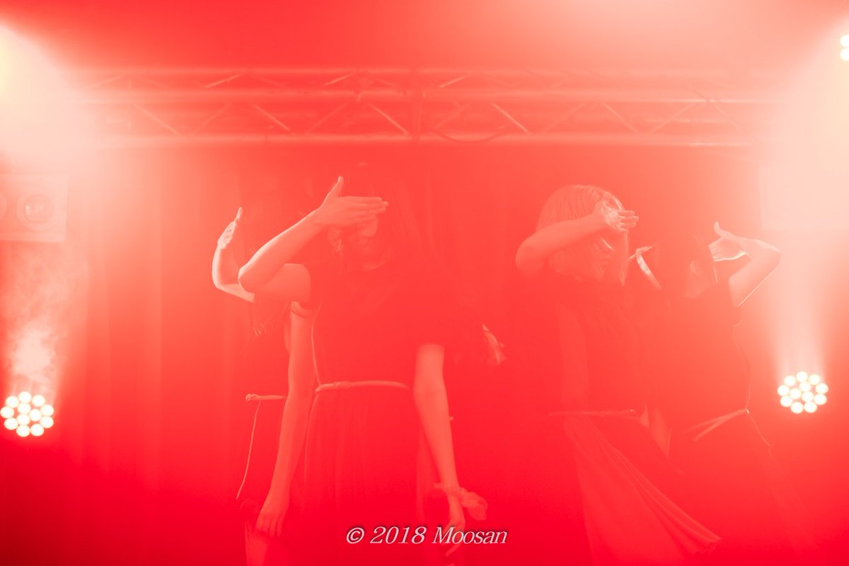 nyumiya0416s's tweet image. 広がる赤い世界
飛び込む時は青だったはず
どこで間違ったのだろう

君は知っていたんだね
僕に翼がないことを
君は優しいね
僕を楽にしてくれた

#刹那SONIC
#赤青
#singlecd
#初リリース絶賛発売中
#作詞
#YasumichiMizu