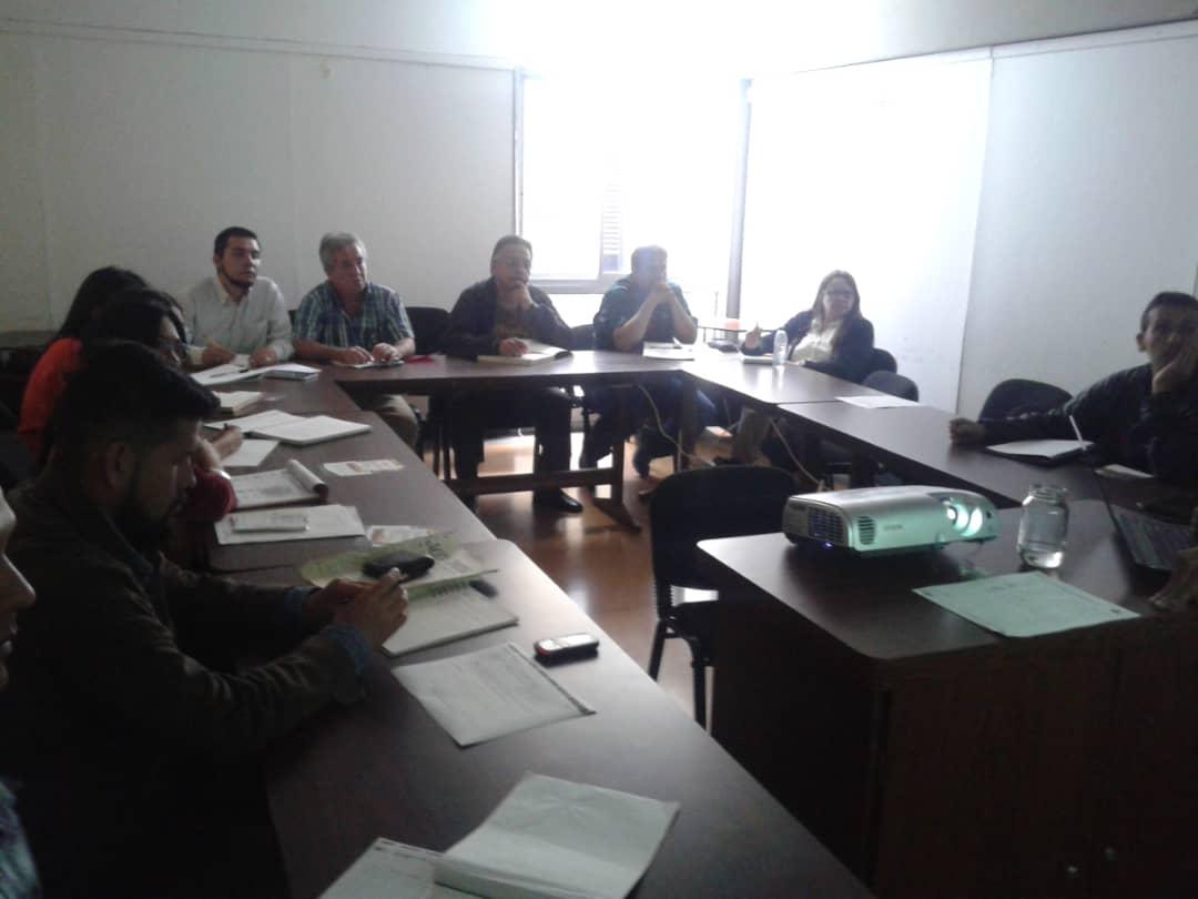 SATEToficial's tweet photo. Gerente de Minas del Servicio de Administración Tributaria del estado Trujillo en mesa de trabajo del sector y motor minero de la región andina ( Mérida, Táchira, Trujillo y Barinas) @GobTrujillo @RangelSilva4F @ajacquep https://t.co/6EjPvRx0x4