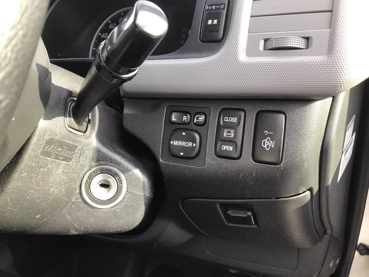 一番右のボタンに注目です！消防車のサイレンの音を鳴らすボタンはこれです！