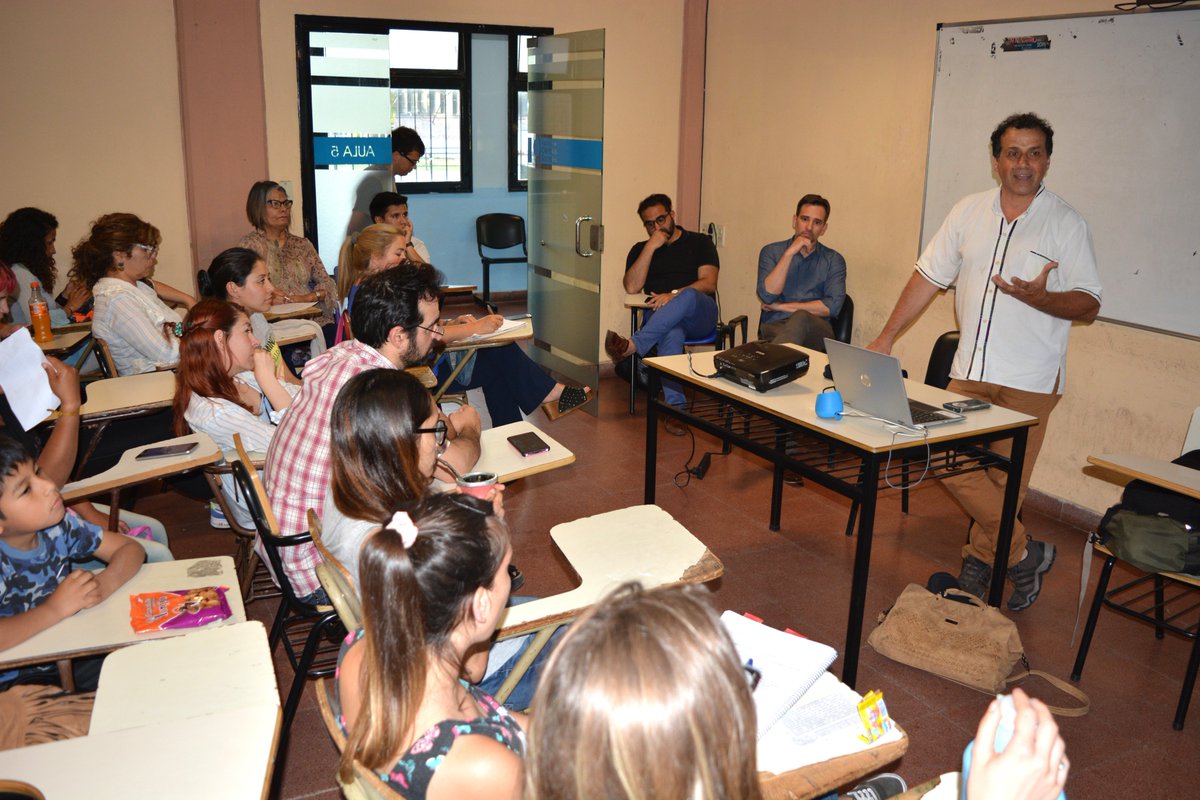 SocialesUNLZ's tweet image. Durante la actividad se presentaron los proyectos:
📌Centros de Alfabetización Multilenguas, Barrio 17 de noviembre.
📌Soberanía Alimentaria “Kawsary”, Villa Lamadrid.