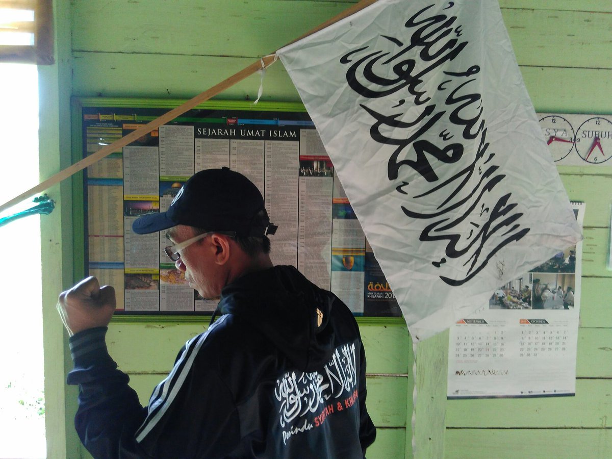 AbgTobat's tweet photo. # bendera TauhidSatukan Umat# https://t.co/Q6dleIlQHy