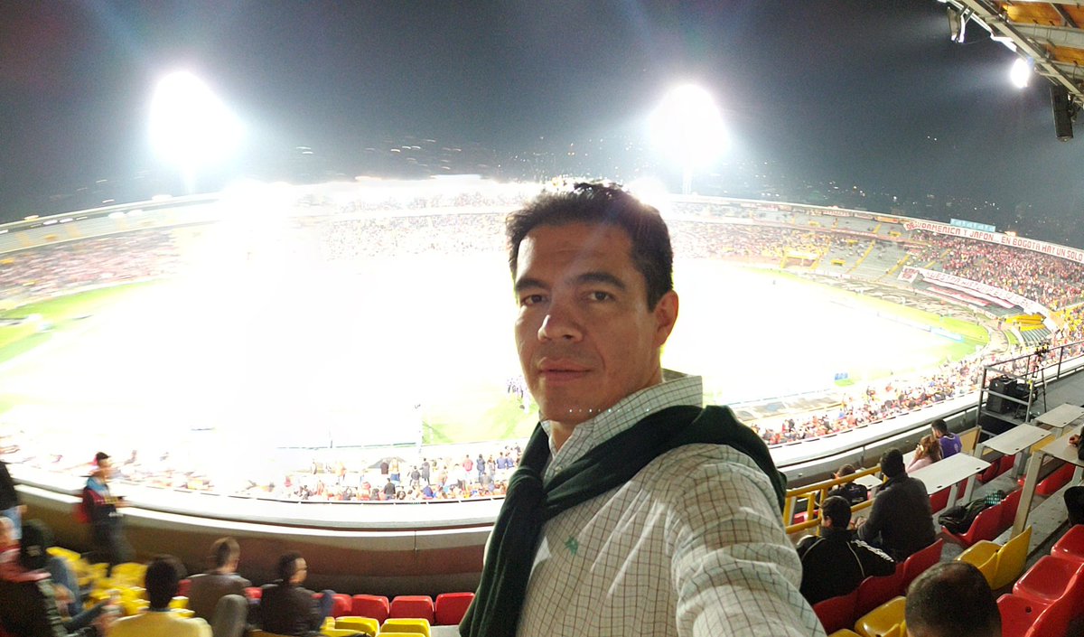 JoseCarlosTecno's tweet photo. Y gracias a @HuaweiMobileCo estamos en el Albirrojo Campin, para alentar al rojo bonito... #VamosSantaFe #HuaweiConSantaFe https://t.co/32pilViLn6