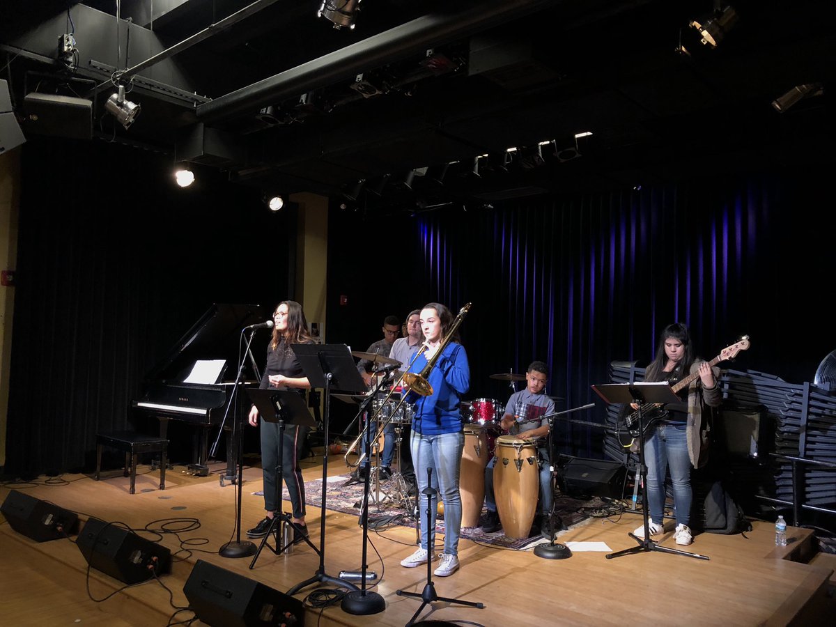 anuonganuong's tweet photo. Young Boston musicians KICKIN' BUTT at @zumix's Contelación de Historias, an @AIRmedia #LocaloreLive project!!! 🎉🎉 https://t.co/cSUzlcN18I