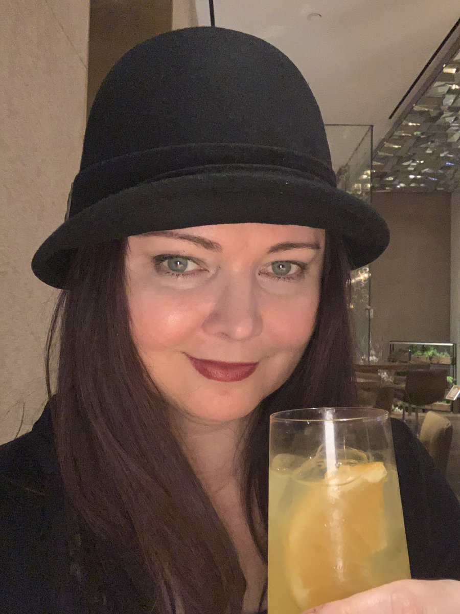 deedeegop's tweet image. It’s National Harvey Wallbanger day so had to order one. Cheers ! @GallianoLiqueur #HarveyWallbangerDay #galliano #hatgirl #drinkswithdeedee