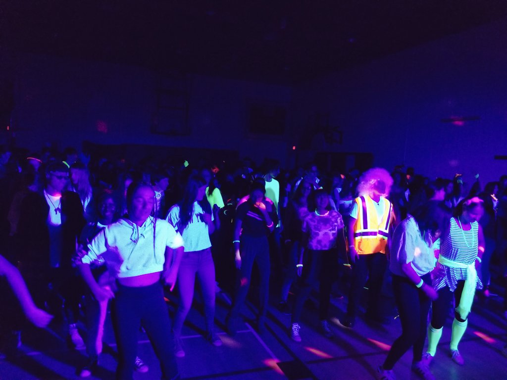 MrsSawchuk's tweet image. Awesome turnout at our first school dance 💙 #glowwiththeflow @ACSSCrusader @AssumptionHCDSB