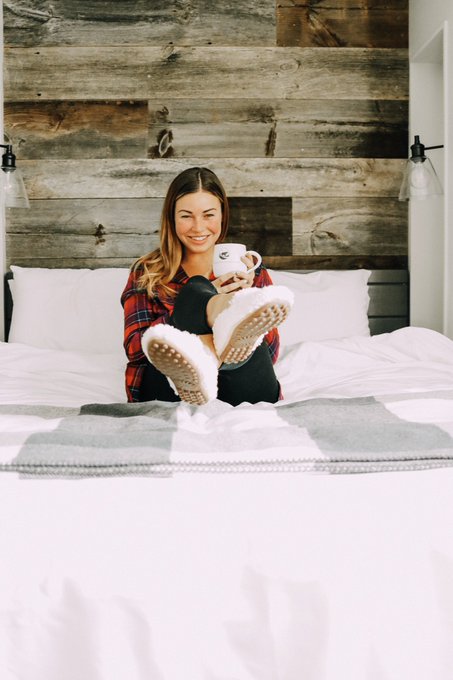 #Sponsored unbelievably happy in my @UGG Hailey slippers from @Zappos Cabin life Suits me! https://t<a href="/tag/sponsored"class="tags">#Sponsored</a><a class="tags" target="_blank" title="On Twitter" href="/?out=eyJ0eXAiOiJKV1QiLCJhbGciOiJIUzUxMiJ9.eyJpYXQiOjE3MjA5MzEyMzEsImlzcyI6InR3cG9ybnN0YXJzLmNvbSIsIm5iZiI6MTcyMDkzMTIzMSwiZXhwIjoxNzUyNDY3MjMxLCJyZWRpcmVjdF91cmwiOiJodHRwczovL3R3aXR0ZXIuY29tL1VHRyJ9.uSn_sioTPqrRM9YVpws2tzxbfq0rfIdWW8EOq13INyKYcXi2KRlDsrkWW6C6VVZ-rctD3g0XUTYwALyBdZRIkA">@UGG</a>