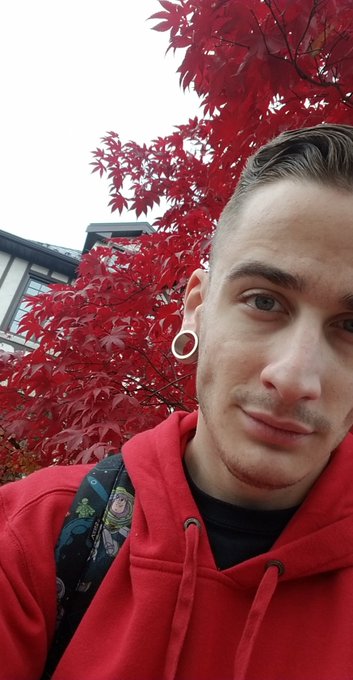 Haven't posted in a minute, so here's a selfie that totally wasn't planned ??? https://t.co/GhZvmPuU1C