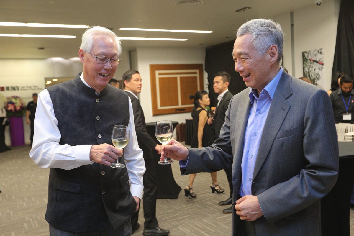 Leehsienloong Auf Twitter Honoured To Launch Mparader S Biography Tall Order The Goh Chok Tong Story Ytdy It Covers His Childhood Till The Time He Succeeded Mr Lee Kuan Yew As Pm I