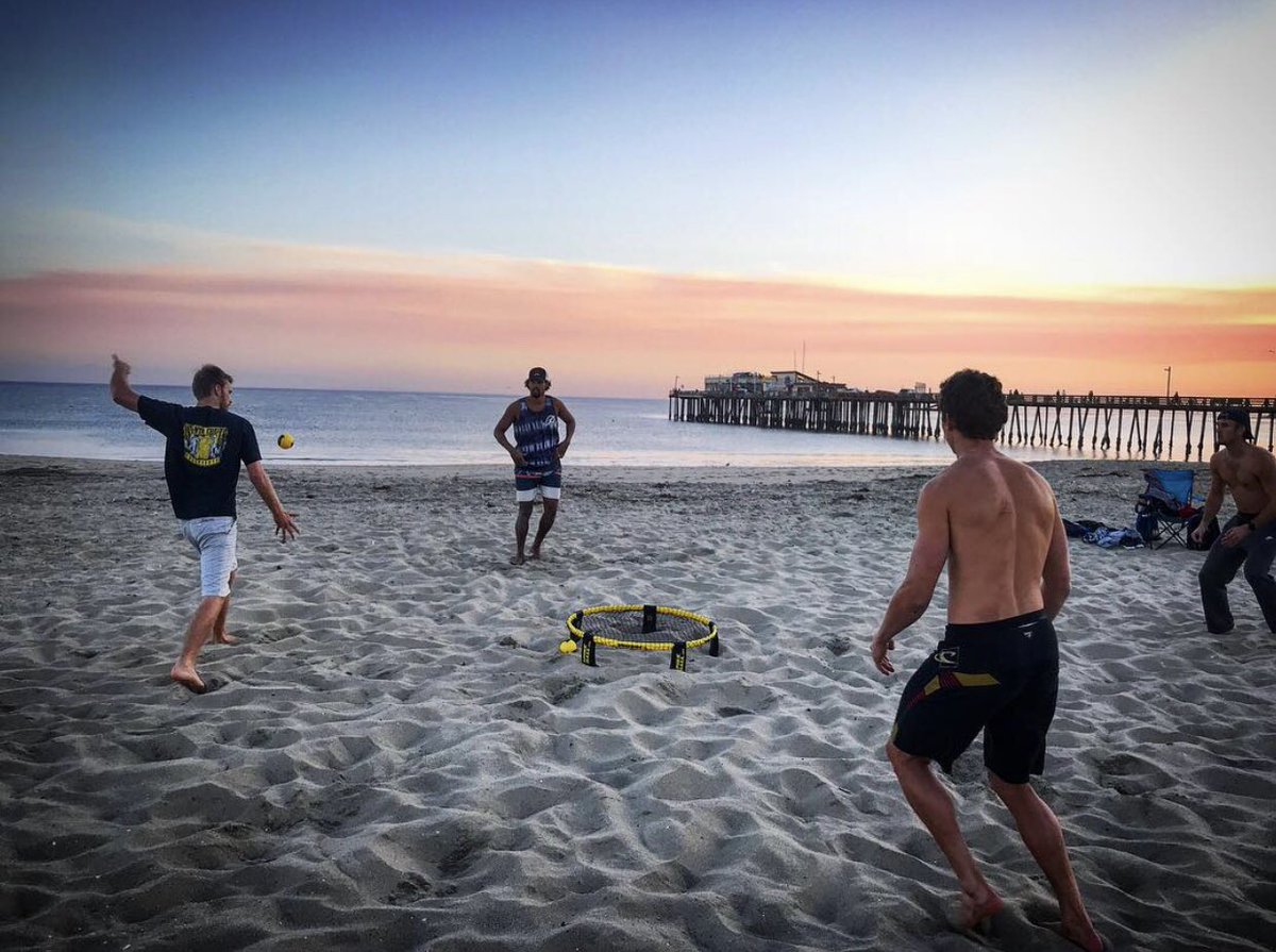 SCRoundnet's tweet image. Our #SunsetSpikeThursdays now in full swing one hour earlier from 4:30pm-5:30pm at Capitola Beach due to Fall back! #SpikeballPro #Spikeball #SantaCruzRoundnet #Roundnet #JoinTheMovement