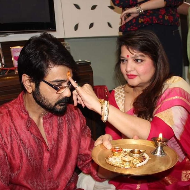 Prosenjit Chatterjee on X: "May you all be blessed with long, healthy life and succeed in sphere of your life. I must have done something right that God blessed me with sisters