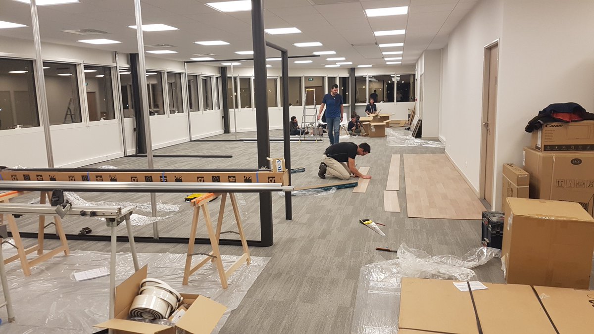 cereapro's tweet photo. Quand tout le monde "met la main à la pâte" dans nos nouveaux bureaux ... Fiers de notre équipe ! 💪💪💪 https://t.co/dg0YiXhOlf
