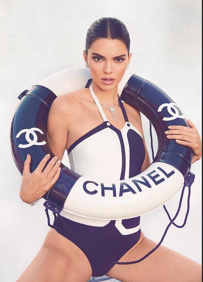 StreetFashion01's tweet photo. Kendall Jenner in a Chanel Campaign🖤 https://t.co/i8VJu2xS6t