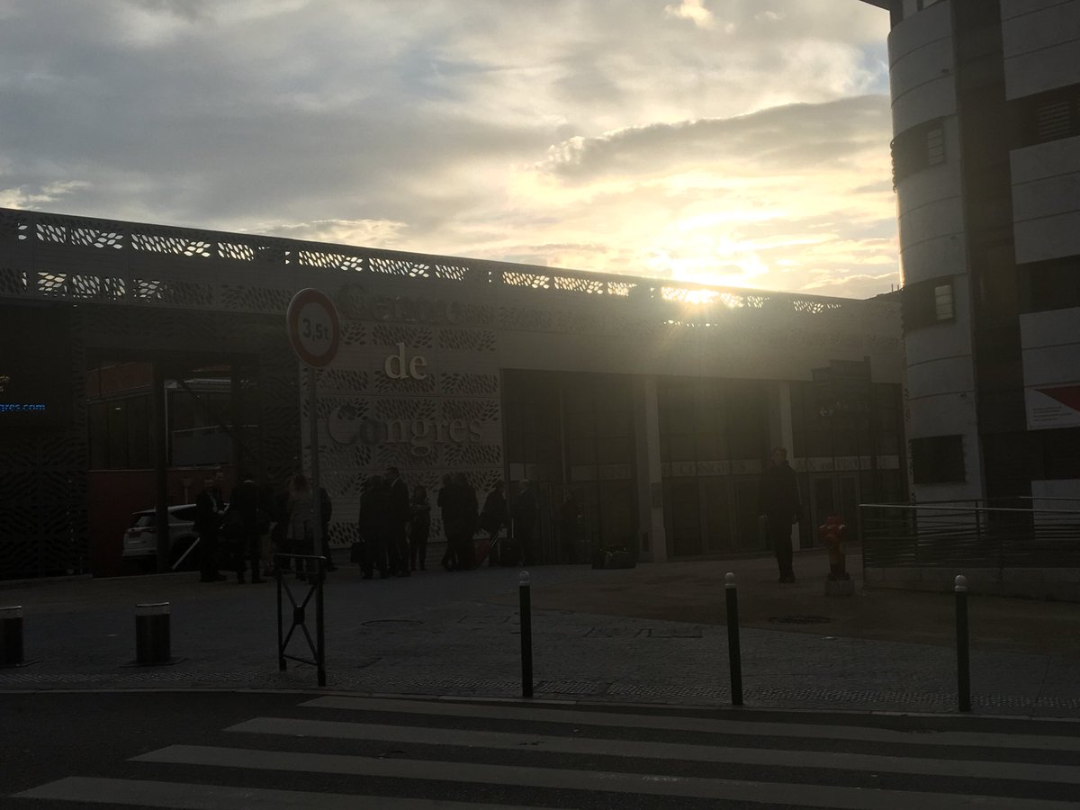 isa_lebot's tweet photo. #up road show première à #Aix - toute l’équipe est au taquet #énergie #enthousiasme #envie- impatient de partager avec les équipes de la région #sud est nos ambitions et nos projet #dgars @GroupeMatmut @NicolasGomart https://t.co/Px3myU7oIz