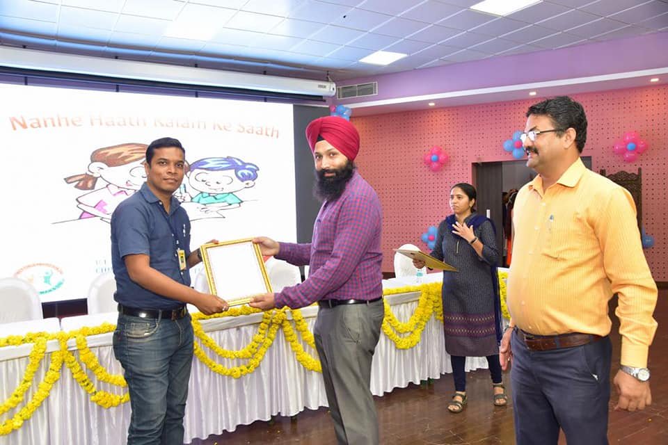 ChildScheme's tweet photo. "Nanhe Hath Kalam Ke Sath" Program organized by Child Protection Society of U.T. of  Daman &amp; Diu held on 8th August, 2018 at Daman.
Total 715 kits has been distributed to the students in need of Care and Protection https://t.co/2A8rAdKTN3