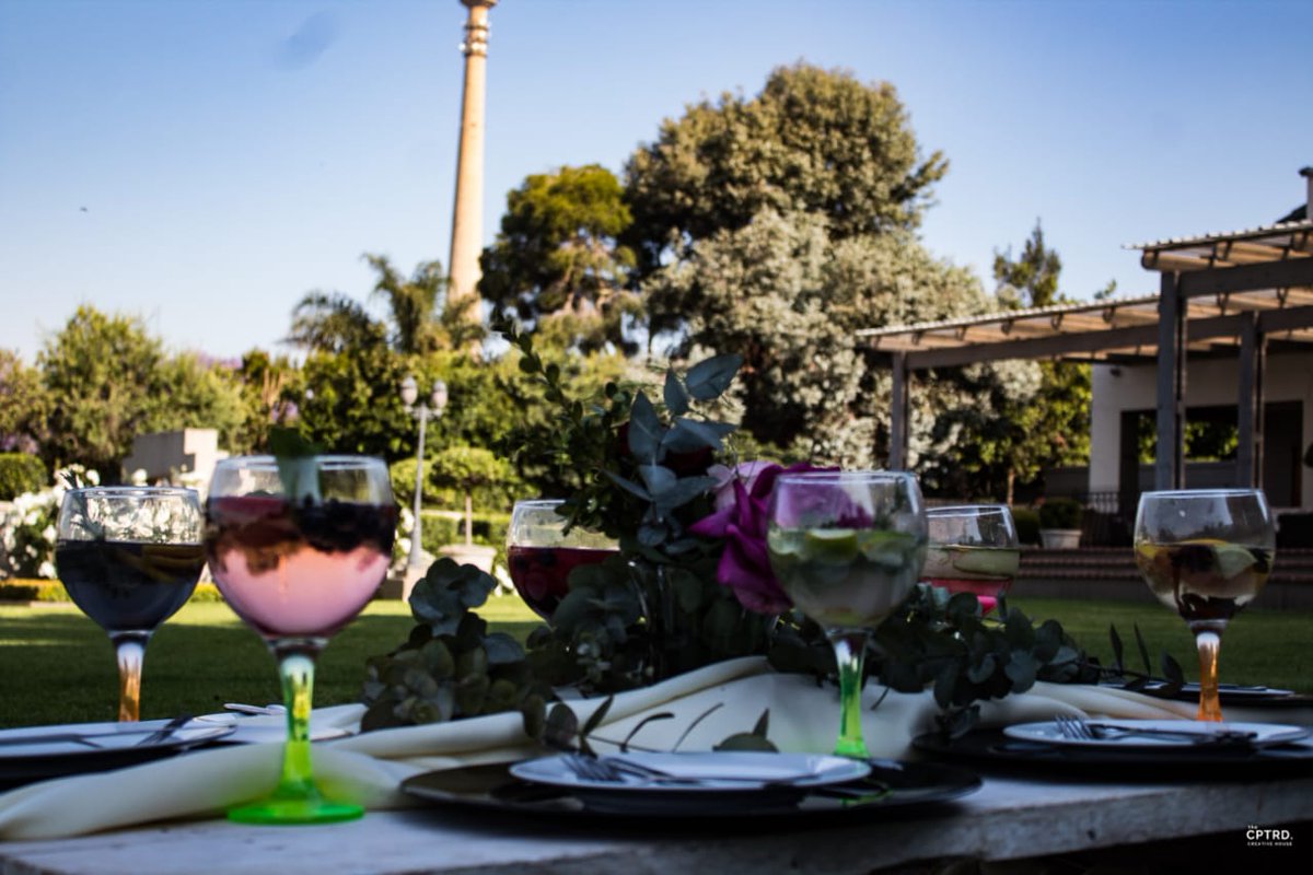 Cassidy_MM_'s tweet image. The #GnTPicnic official line up will be bringing you some Pitori heat on the 1st Dec. Do come join us for an ambience filled day looking over joburg's horizon. 

Start your December with the perfect picnic set up!. #GnTPicnic #01Dec