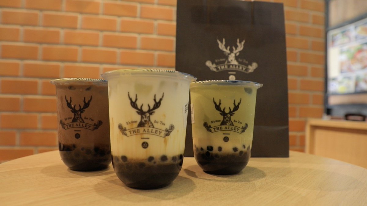 123Live3's tweet photo. #รีวิว the alley ชาไข่มุกเปิดใหม่ที่สยามคนที่ชอบชาไข่มุกไม่หวานคือร้านนี้เลย ชานมคือดีย์หอมชามาก เด็ดสุดคือไข่มุกอร่อยจริงอยากให้ลอง เมนูที่ไม่ใช่ชาไขมุกก็มีนะ ไปกินดู ราคาก็ระดับนึ่งของเค้าเกรดพรีเมี่ยม ร้านอยู่สยามวันชั้น 4 #อร่อยไปแดก #ชานมไข่มุก #ไว้รีวิวห้ามขายของโว้ยยย https://t.co/yPgYeTkJgc