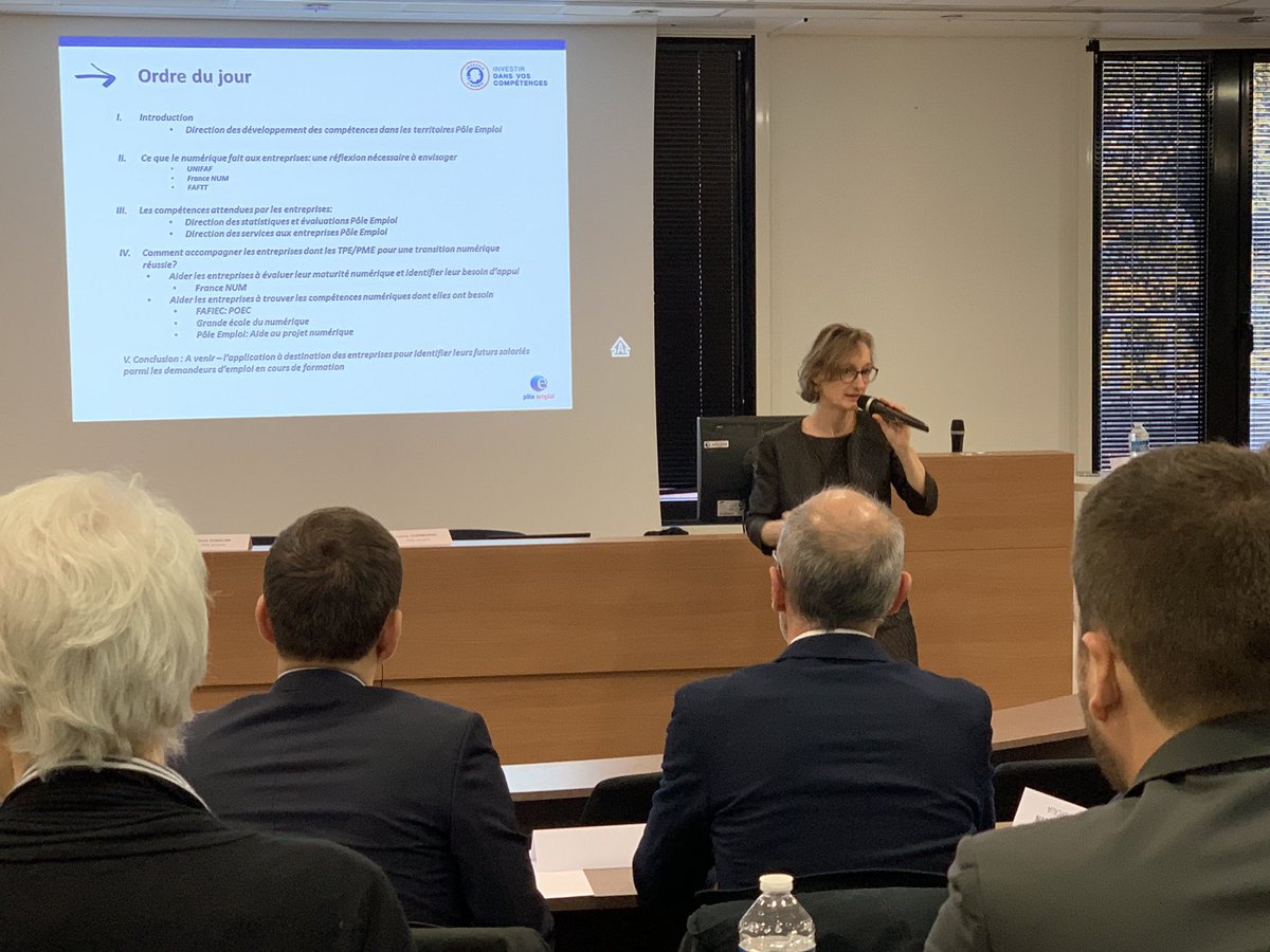 FranceTravail's tweet photo. [En direct] Audrey Perocheau, directrice du developpement des compétences dans les territoires à Pôle emploi, lance la première table-ronde pour faire découvrir aux entreprises les évolutions de l’aide au projet numérique. #10kNum #APICN https://t.co/OWOsppWaTh