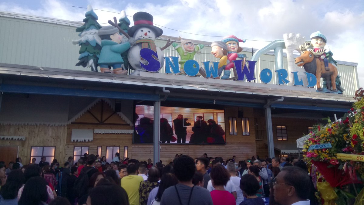 nickotubo's tweet photo. Soft opening of Snow World here in Minglanilla, Cebu. @sunstaronline https://t.co/Oqq1Vhn5Qd