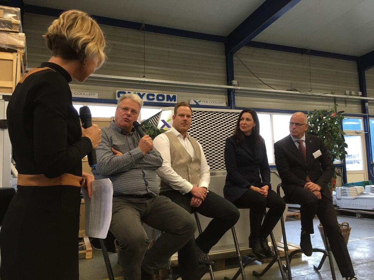jvloevezijn's tweet photo. Nu bij ondernemersontbijt @ProvOverijssel met mooie opkomst op lokatie #Oxycom Raalte. Mooi innovatief bedrijf. Nu verhaal van Almelo over stevige ontwikkeling binnenstad; ook mooi!
Met @DennisMel en @WagenmansWout @GemeenteRaalte https://t.co/vhA0COeG0P