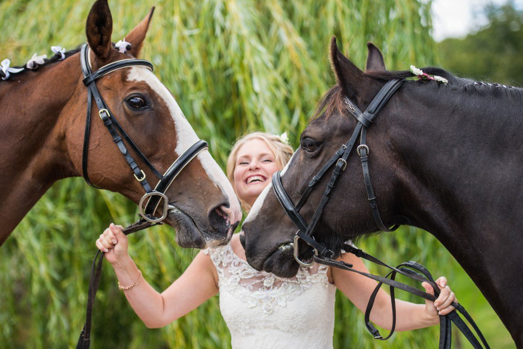 Your horse as a wedding guest – some helpful advice katiemortimore.com/your-horse-as-…