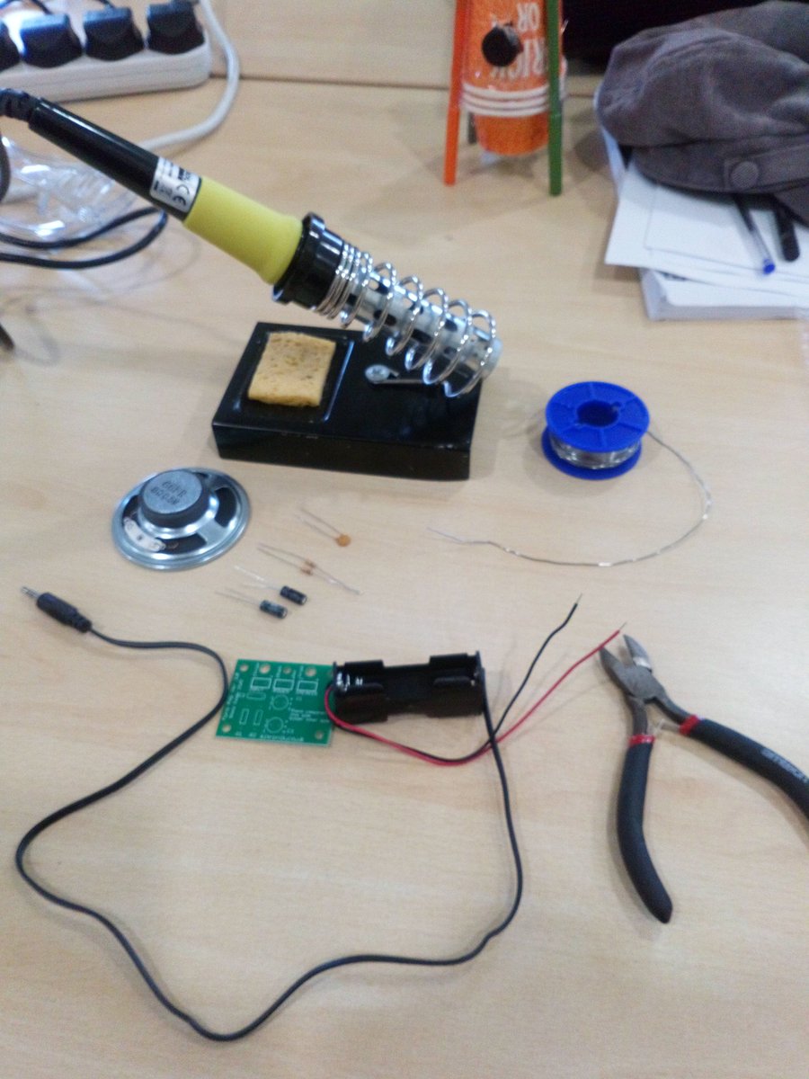 Zita_eskills's tweet photo. So I finally properly discovered #techSpace
Offline connections and training. Absolutely loved it! Thank you #FDYS #techSpace @WWETBofficial for a fantastic day!
And thanxs Mat! What a great #maker initiative! https://t.co/bRmwkaPRza