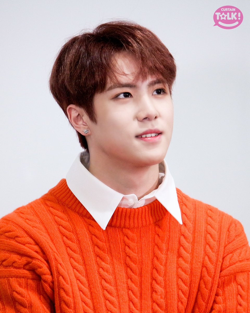 ALLTHEKPOP's tweet photo. CURTAIN TALK 커튼톡
현장스케치 김동한
-
🍠동하니 왔어요🍠
무민 완댜님 동하뉴.... 입술부터 치킨 빈틈없이 치킨..
꽃받침에서 향기날거같ㅇr,,,★
-
김호두(21세)의 세상 춤선 다 가진 릴레이 댄스 
선공개 영상 보러가기▶https://t.co/95Koncnw3H
-
#커튼톡 #CURTAINTALK #김동한 #KIMDONGHAN https://t.co/fUTHbOBuPS