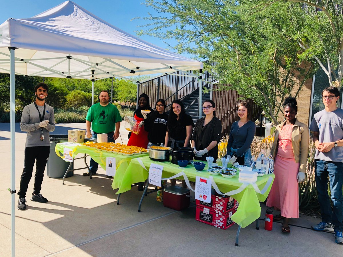 PowerMathCamp's tweet photo. Thank you to our @gatewayaz friends and family for joining us for Fibonachos & GuacaMOLE. There were almost $900 of donations for the Dr. Jim Baugh Math Lovers Scholarship! 🙌 Special thanks also to our #GateWayMathClub #volunteers who made this event possible! https://t.co/AJHJ1ksLLs