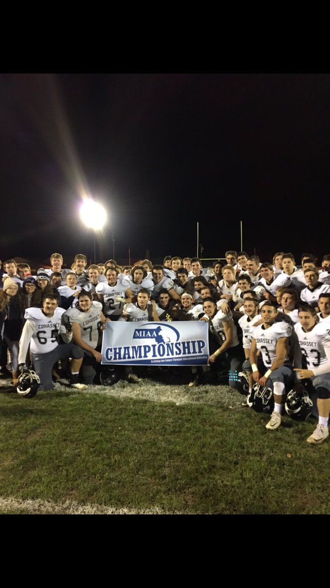 CohassetSports's tweet photo. Cohasset Football with the 33-16 win over Abington. Skippers are your South Champions! #GoBlue #SkipperPride https://t.co/yhU8A0xURV