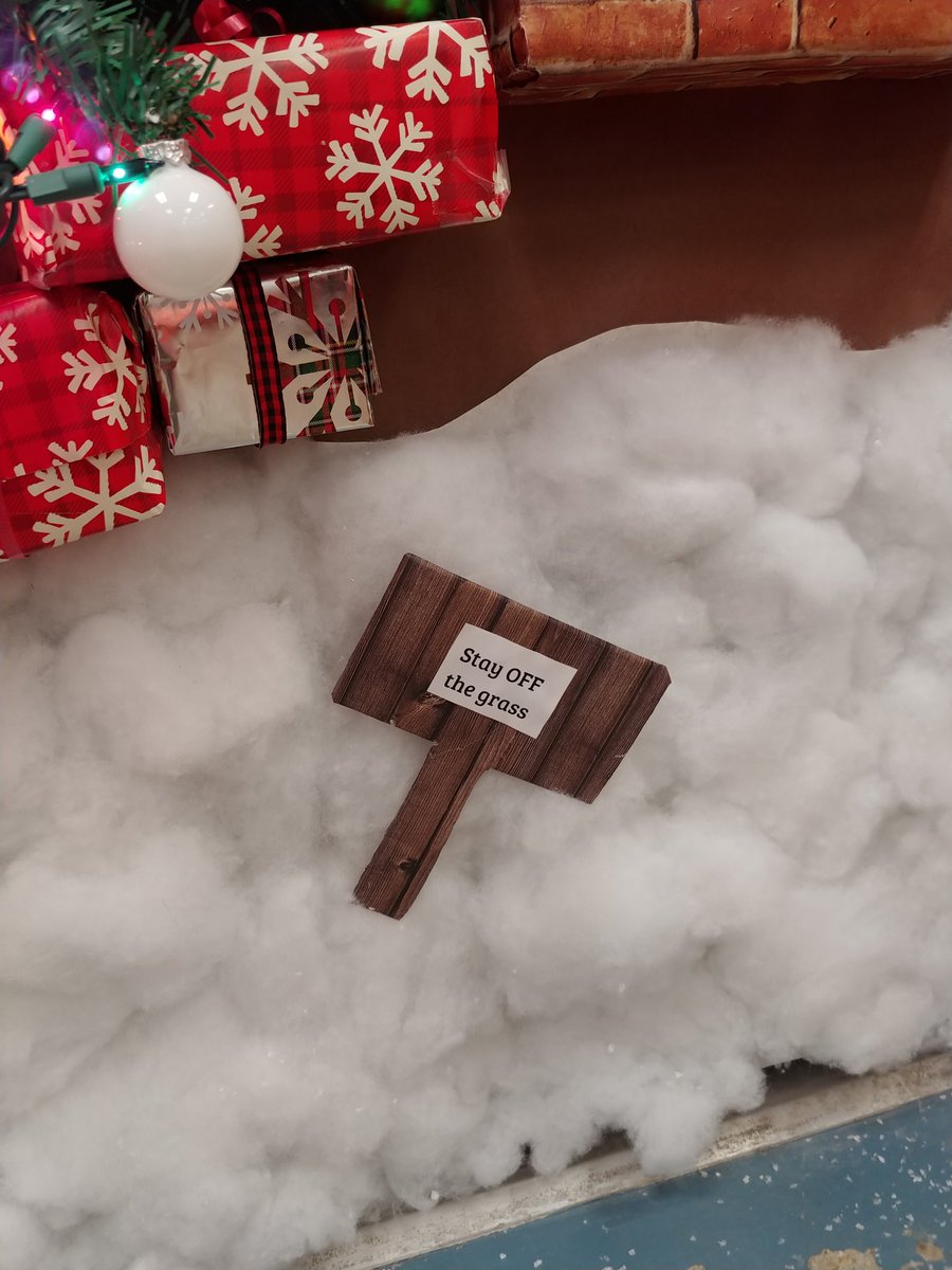 MsJohns_Science's tweet photo. My SEL class rocked our red ribbon week door. Our catchy slogan is, "Don't trip out on drugs, trip out on Christmas in November." https://t.co/TtDOijEjog