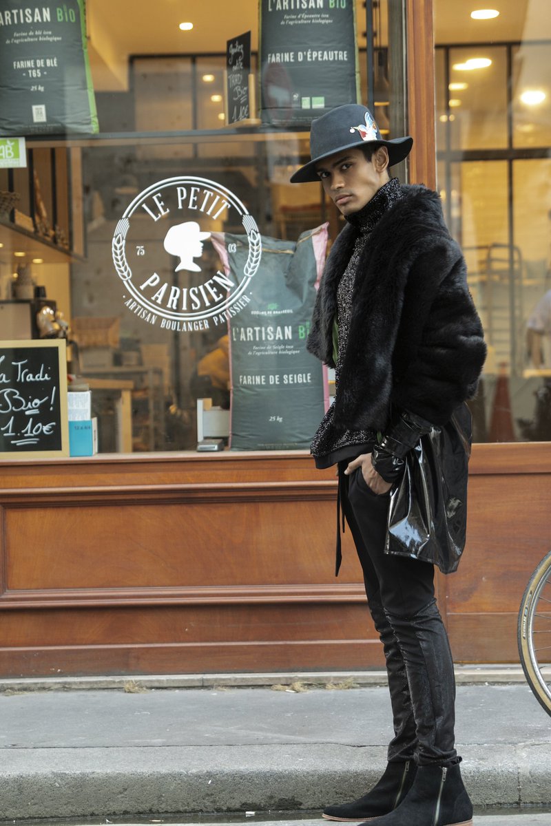 #EmbraceTheBold with the #SauvageColibri and @DairDesign. #GalponCoInParis #StreetStyle #PFW18