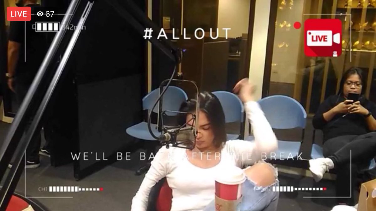RDRH03's tweet photo. Ang cute nmn 
Astig ng upo hahaha
Ganda ni rhian...
#RhianRamosGoesAllOut https://t.co/QEi9yNP4Tc