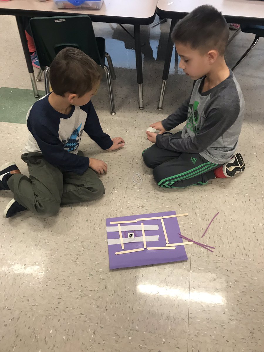 Kinder_Dogs's tweet photo. We had so much fun on National STEM day! Designing solutions for Jack to get down from the bean stock! #StopDropAndSTEM https://t.co/IImkW8bwRP