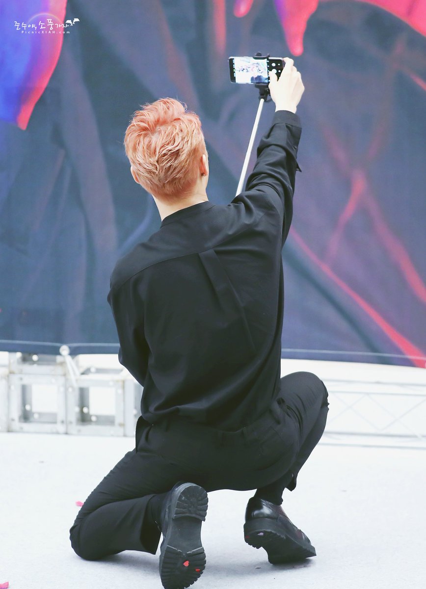 XIAkiss's tweet photo. [HD PICS] 181107 Junsu's Backview🙆‍♂️
 (cr PicnicXIA)
#XIA #JUNSU #ジュンス #WelcomeBackXIA https://t.co/MXLN4PT1eo