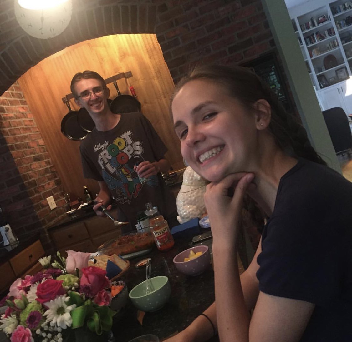 ainsleychanda_'s tweet photo. @brutalmoose - hearty pizza dip was the big winner of board game night, thanks for the delicious and easy recipe #cookingwithian https://t.co/N28sjrfygJ