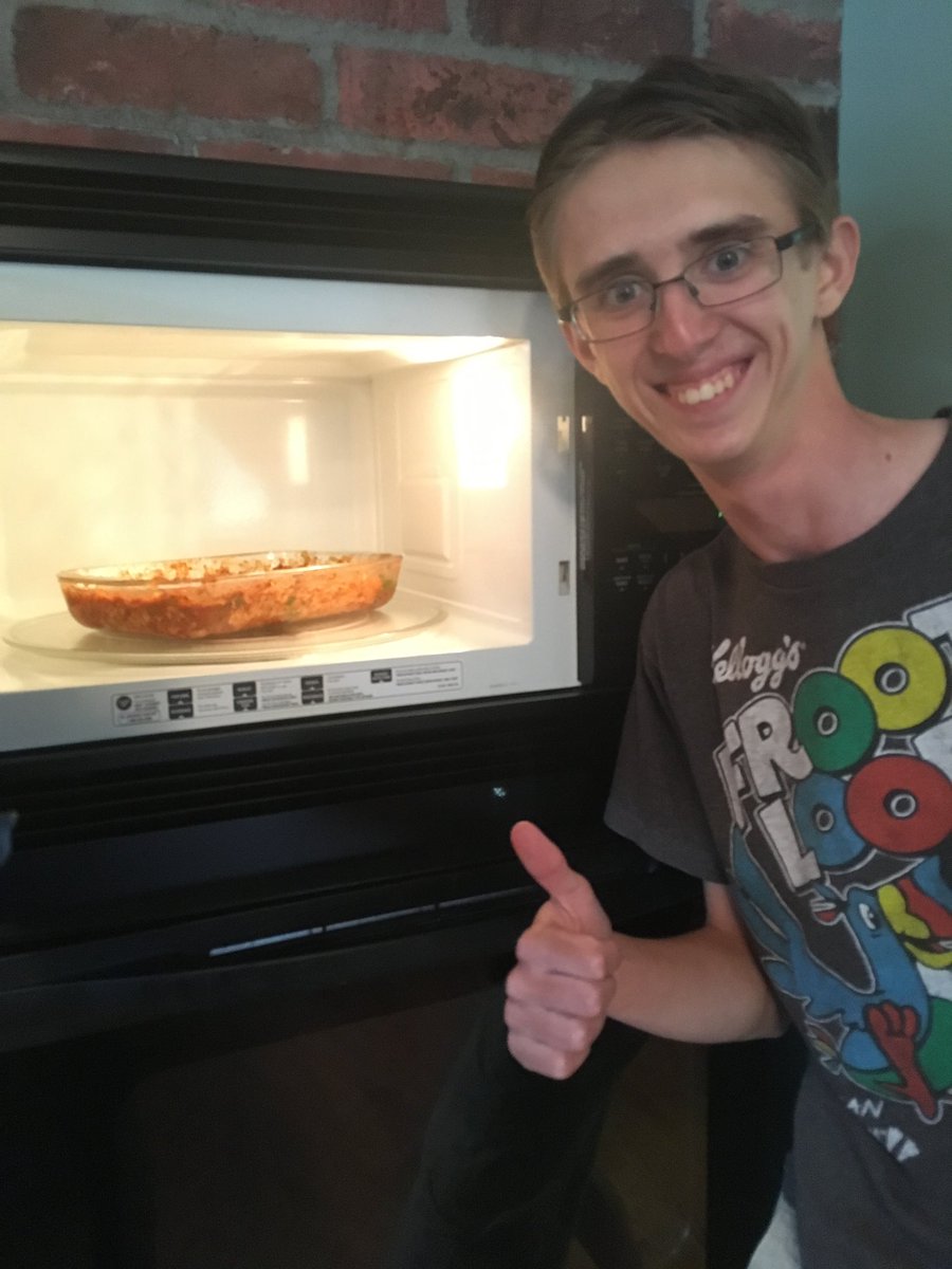 ainsleychanda_'s tweet photo. @brutalmoose - hearty pizza dip was the big winner of board game night, thanks for the delicious and easy recipe #cookingwithian https://t.co/N28sjrfygJ