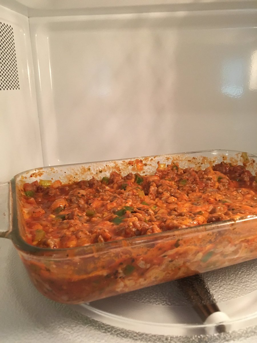 ainsleychanda_'s tweet photo. @brutalmoose - hearty pizza dip was the big winner of board game night, thanks for the delicious and easy recipe #cookingwithian https://t.co/N28sjrfygJ