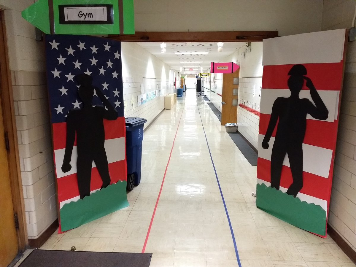 Lincoln Early Childhood School staff and students are thankful for our Veterans!  #TitanNation