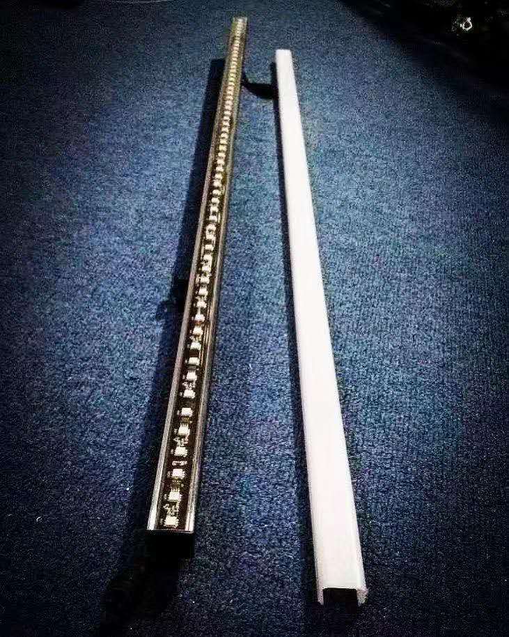 YuanQueena's tweet photo. strip light https://t.co/9b9I8Z8ET0