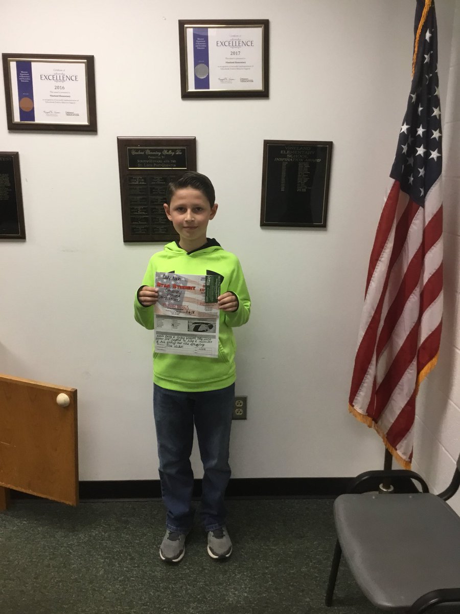 DeSotoVineland's tweet photo. 🤗⭐️We are so proud of these amazing students!!🐉🤩 #praisereferral #vinelandrocks https://t.co/zCz7MBNPLa
