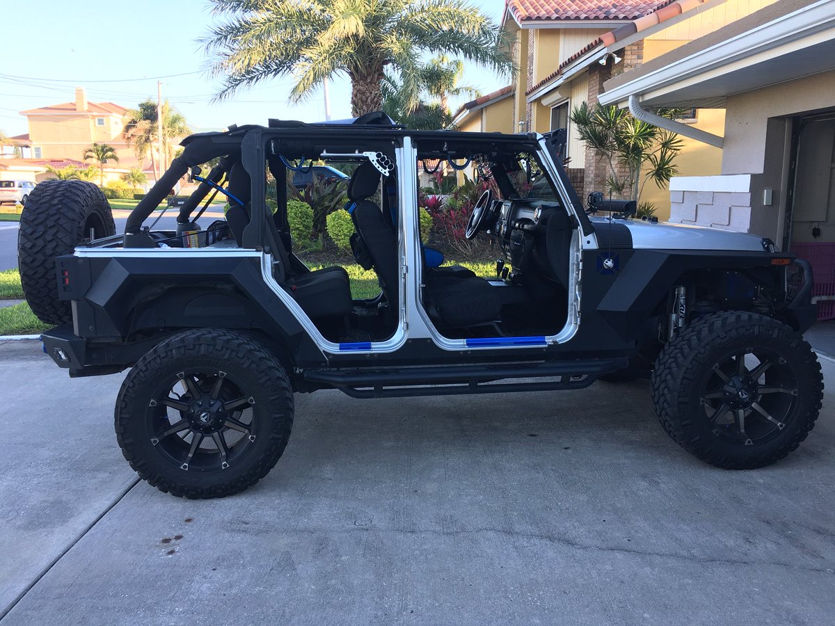 JeepCember's tweet photo. Topless is better! Let’s see yours.... https://t.co/rhpC2uMcCm
