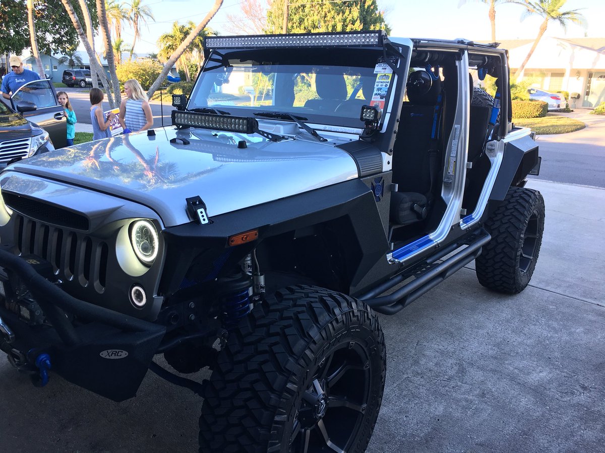 JeepCember's tweet photo. Topless is better! Let’s see yours.... https://t.co/rhpC2uMcCm