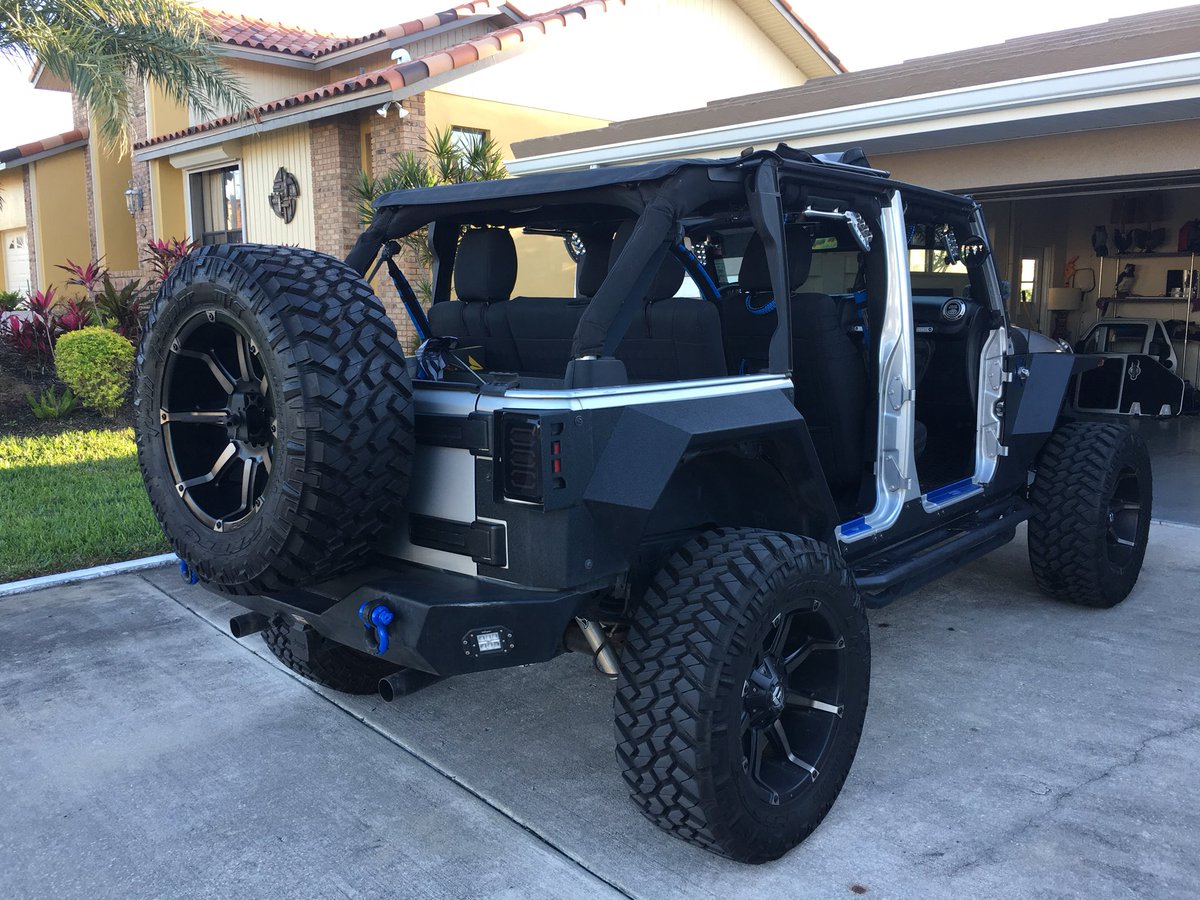 JeepCember's tweet photo. Topless is better! Let’s see yours.... https://t.co/rhpC2uMcCm