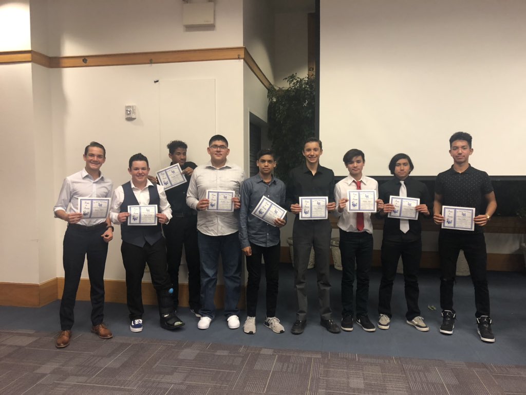 Techie_Carlisle's tweet photo. Congrats to the 2018 Freshman Football Scholar Athletes 3.5-4.0 GPA! @LaHabraHS @LaHabraSports @LHHighlanders @jcarlislelh @JWallis76 #classof2022 #academiccoordinator https://t.co/qSkQ8gcmxw