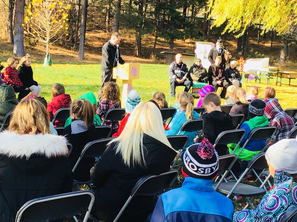 A very special West Bench Elementary Remembrance Day Ceremony today held at Selby Park. Thank you to Mr. Tenisci, Community guests, parents, staff and students for helping to make this day so special #SD67 #VeteransDay <a href="/GinnyManning/">Ginny Manning</a> <a href="/darryltenisci/">Darryl Tenisci</a>