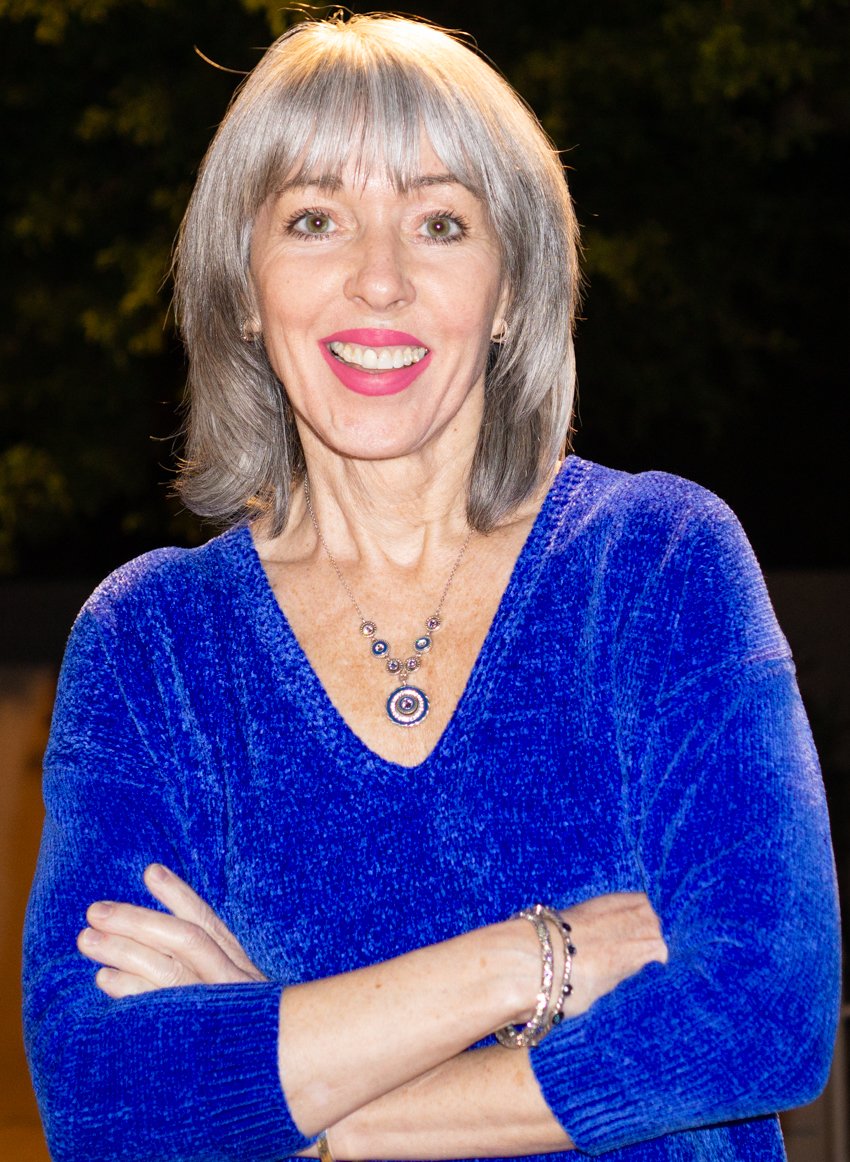 optiessence's tweet photo. 5 Recommendations For A Painless Transition to Grey Hair - https://t.co/VzY85zm7iD
#greyhair #ageofsilver #facesofsilver #silversister #babyboomer #womenover50 #womenover60 https://t.co/sCGPcNfzaq