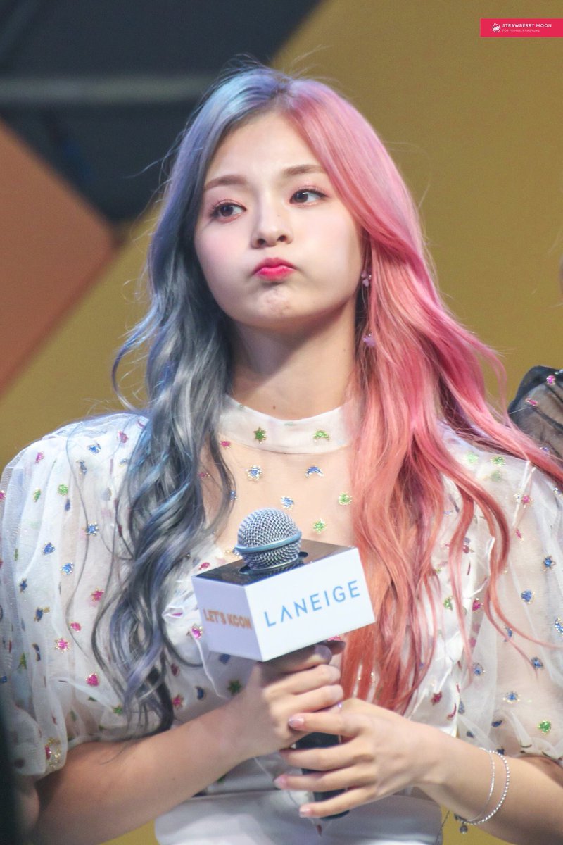 fromis_9_0601's tweet photo. 早くお家帰りた~い https://t.co/3Nir8fYDkN