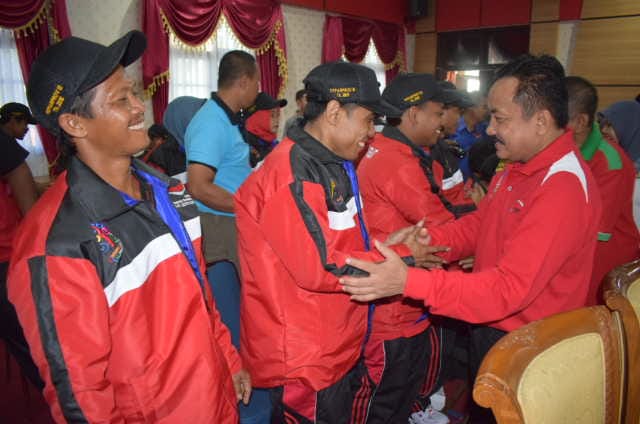 humasGrobogan's tweet photo. Sekretaris Daerah, @Moh_Sumarsono melepas kontingen Pekan Paralympic Provinsi kabupaten Grobogan
@SumarniGrobogan @ganjarpranowo @Dispora_Grob
#PekanParalympicProvinsi2018 #GroboganHebat #HumasGrobogan #purwodadi https://t.co/F5QxidBc1U