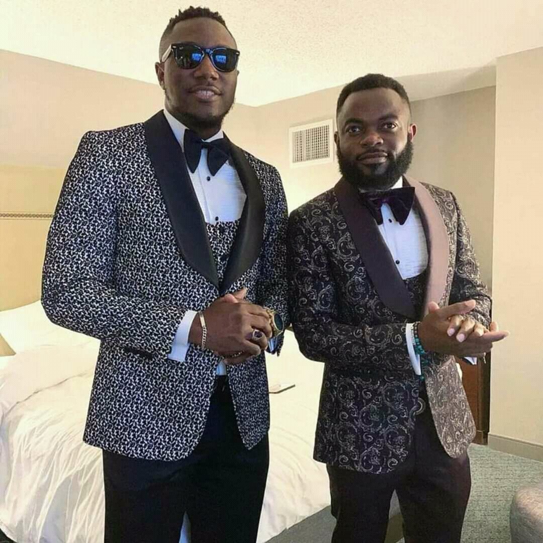 Made_In_Camer's tweet photo. They aren't two in kmer. When it comes to best outfits, we undoubtedly give the crown to @Numerica237, most dressed Kmer artist. He posed with #Frasher for this one...
#TimsBlog237 https://t.co/wxXYlZW0Iu