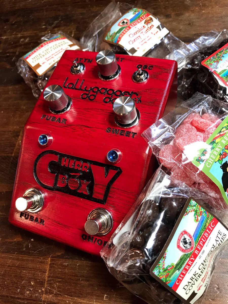toneblue_kobe's tweet photo. Thank you Lollygagger Fx‼︎
#lollygaggerfx #cherrybox #fuzz #handmadepedals #geartalk #knowyourtone #pedalboard #toneblue https://t.co/qJzv30bovu