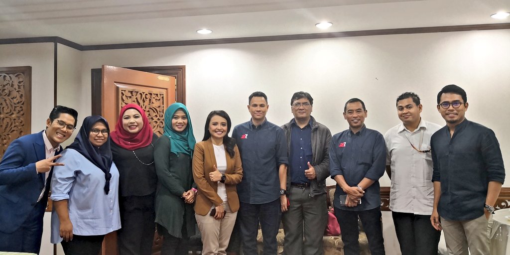 Sharmsoul's tweet photo. Selesai keje hari ni. Nak balik tido ๐ค๐ค๐ค
#ADayInTheLifeOfAPublicist
#BridgeBroadlyPR https://t.co/IqYsXw3XBR